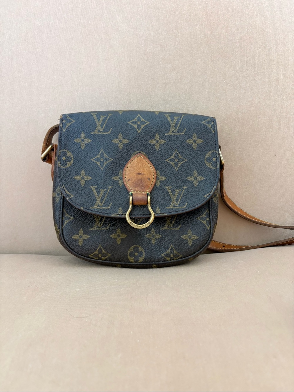 Vintage Louis Vuitton crossbody 🤎 Classic Monogram + Perfect everyday size ✨
